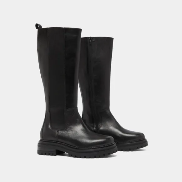 Bottes à bouts ronds et semelles crantée...