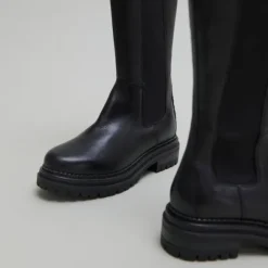 Bottes à bouts ronds et semelles crantée...