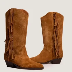 Bottes à franges et talons biseautés
