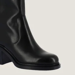 Bottes à hauts talons