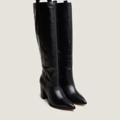 Bottes à hauts talons et bouts pointus