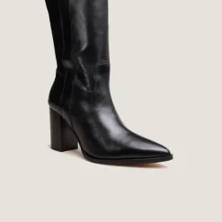 Bottes à hauts talons et bouts pointus