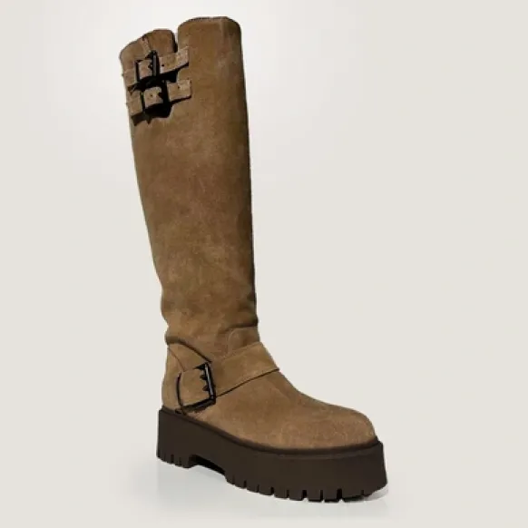 Bottes à sangles et semelles crantées