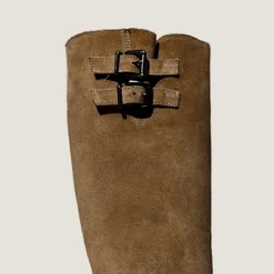 Bottes à sangles et semelles crantées