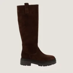 Bottes à semelles crantées