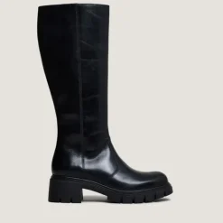 Bottes à semelles crantées
