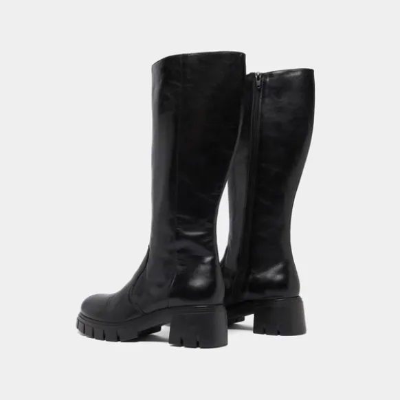 Bottes à semelles crantées
