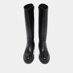 Bottes à semelles crantées