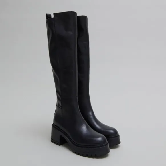 Bottes à semelles crantées