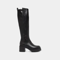 Bottes à semelles crantées