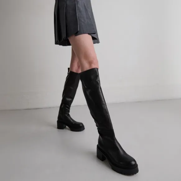 Bottes à semelles crantées