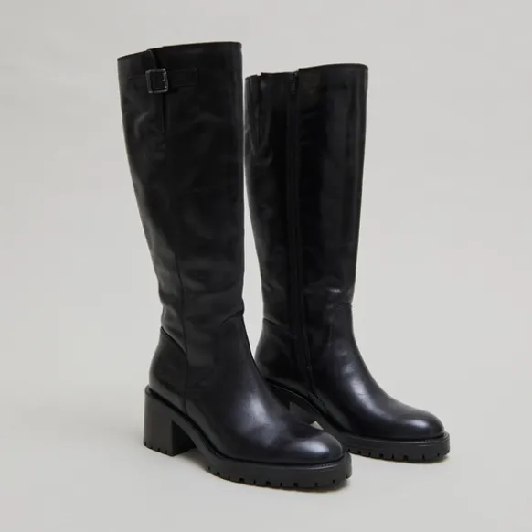 Bottes à semelles crantées