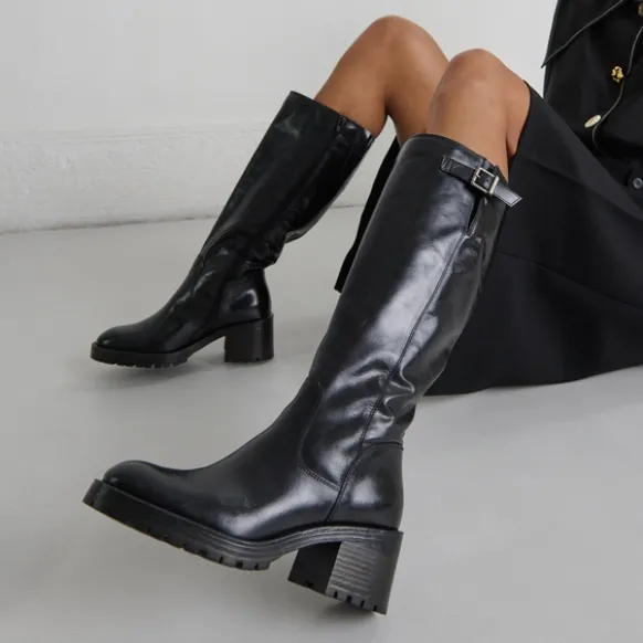 Bottes à semelles crantées