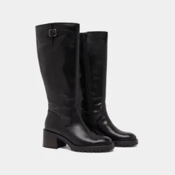 Bottes à semelles crantées