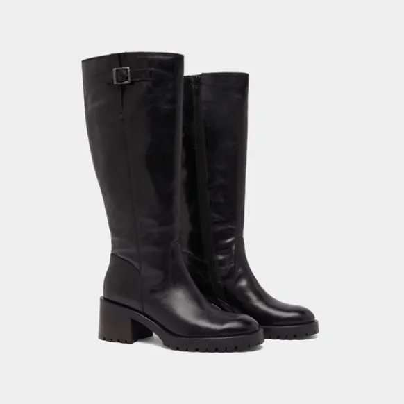 Bottes à semelles crantées