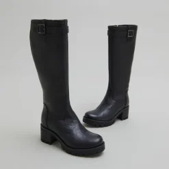 Bottes à semelles crantées et boucles