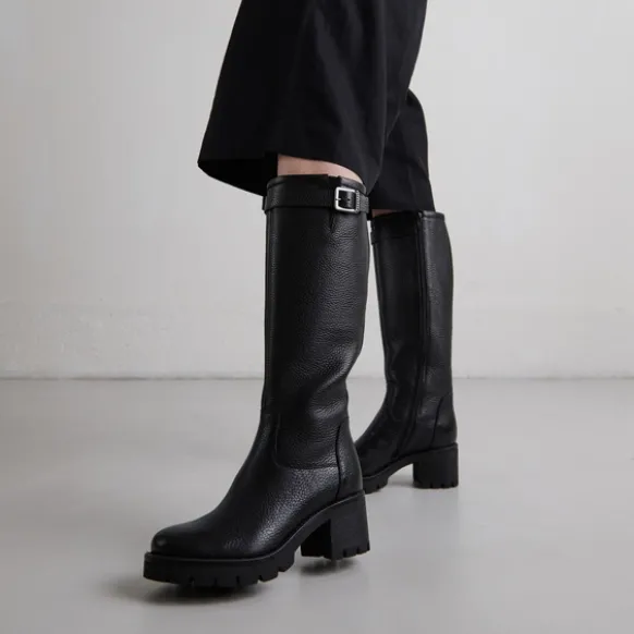 Bottes à semelles crantées et boucles