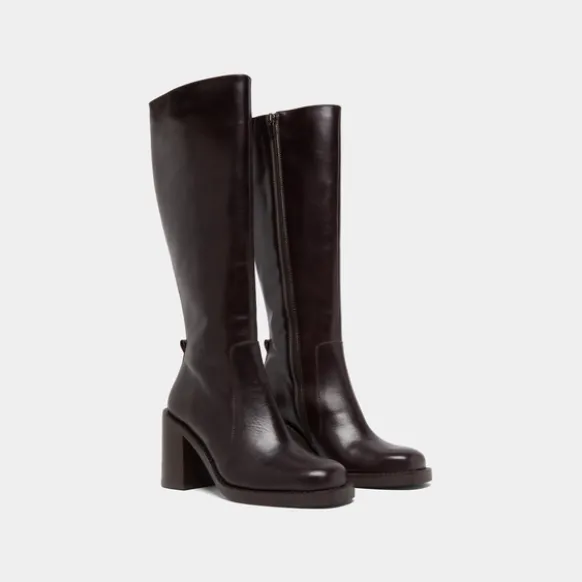 Bottes à talons débordants