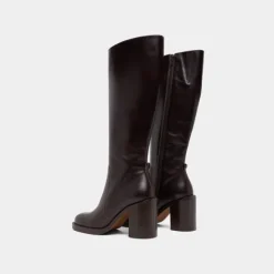 Bottes à talons débordants