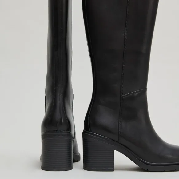 Bottes à talons et à bouts ronds