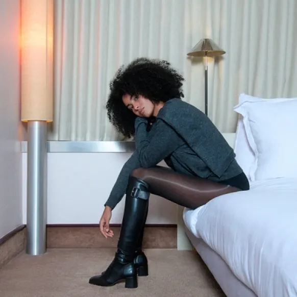 Bottes à talons et boucles