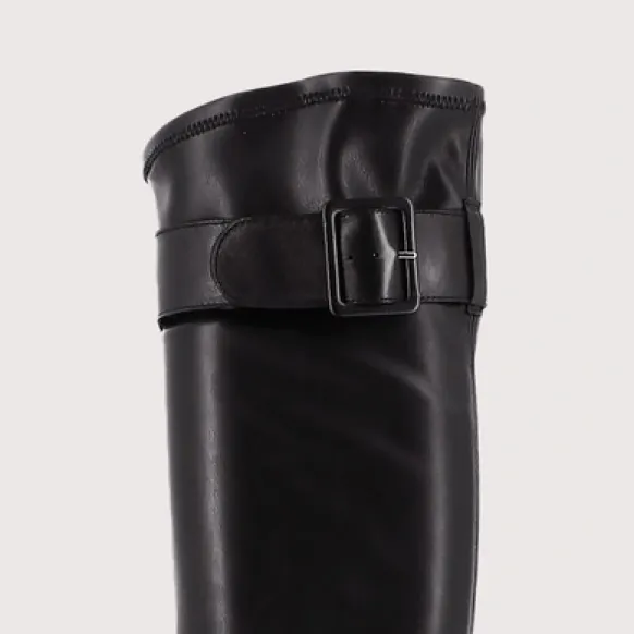 Bottes à talons et boucles