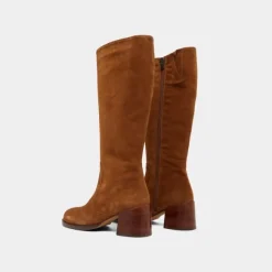Bottes à talons et bouts arrondis