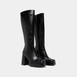 Bottes à talons et bouts carrés