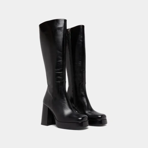 Bottes à talons et bouts carrés