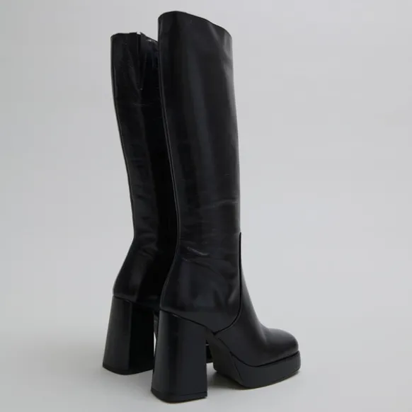 Bottes à talons et bouts carrés