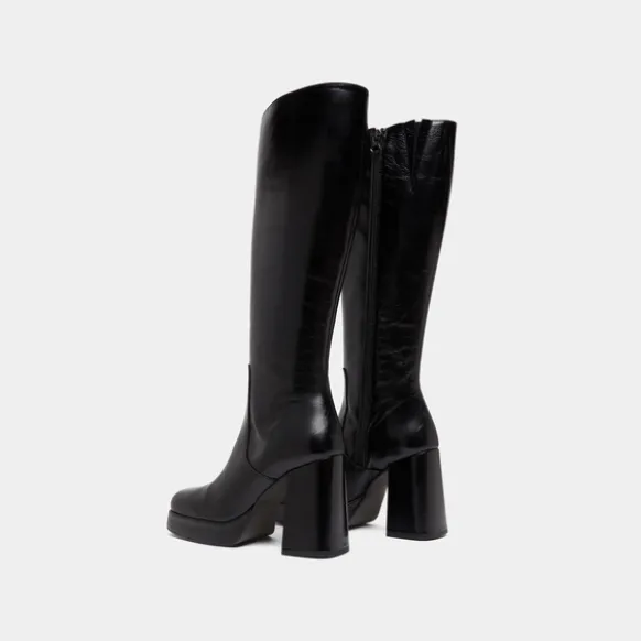 Bottes à talons et bouts carrés