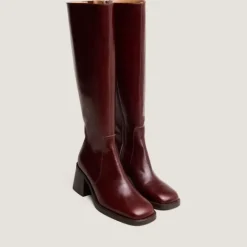Bottes à talons et bouts carrés