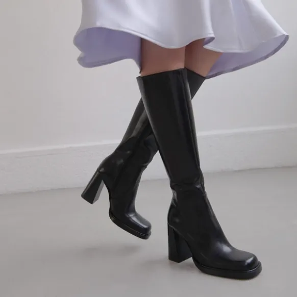 Bottes à talons et bouts carrés