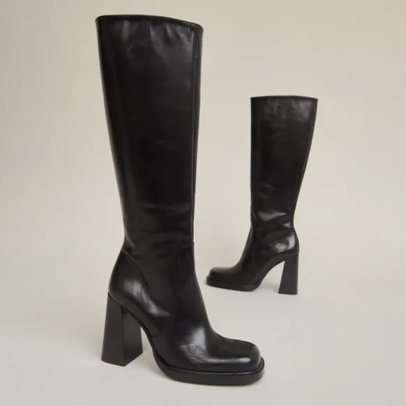 Bottes à talons et bouts carrés
