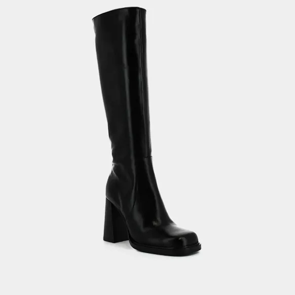 Bottes à talons et bouts carrés