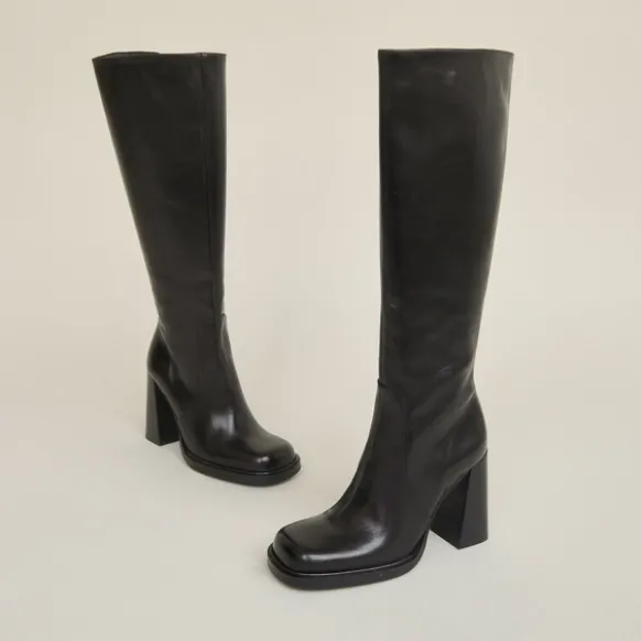 Bottes à talons et bouts carrés