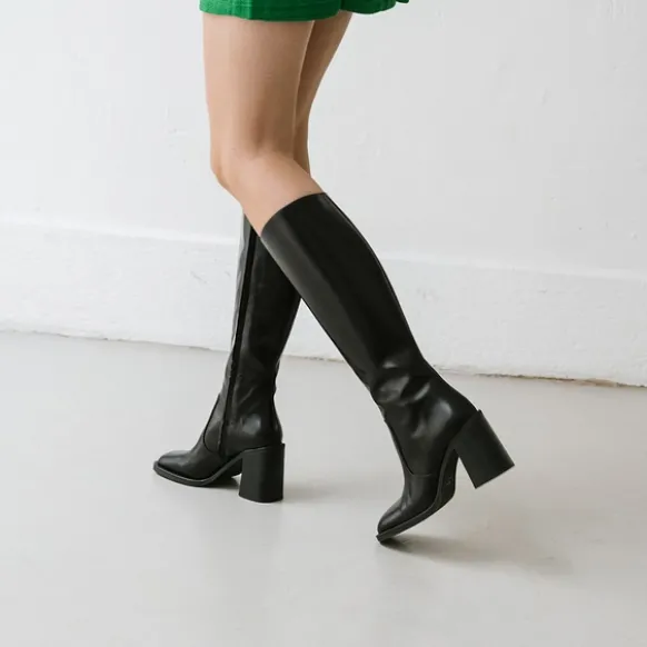 Bottes à talons et bouts carrés