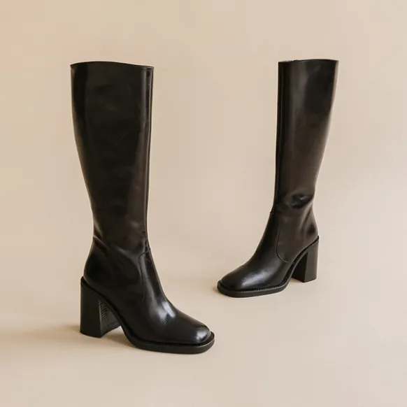 Bottes à talons et bouts carrés