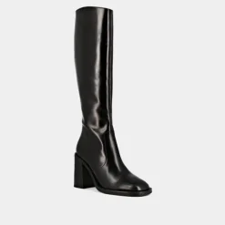 Bottes à talons et bouts carrés