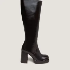 Bottes à talons et bouts carrés