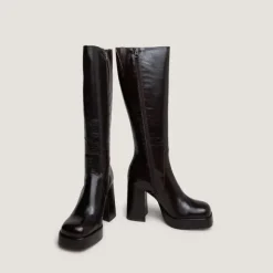Bottes à talons et bouts carrés