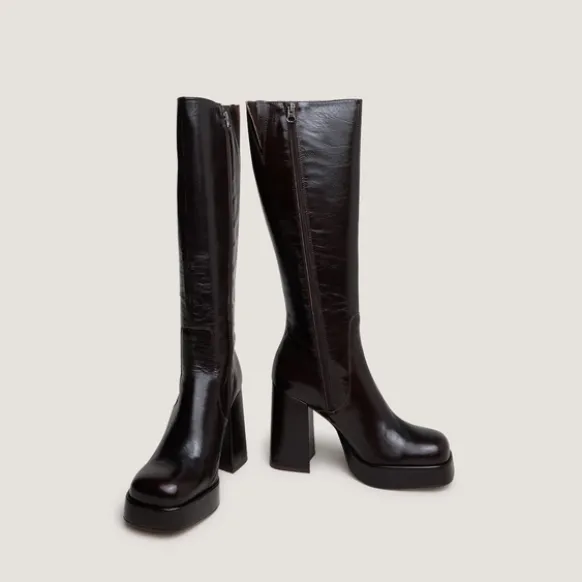 Bottes à talons et bouts carrés
