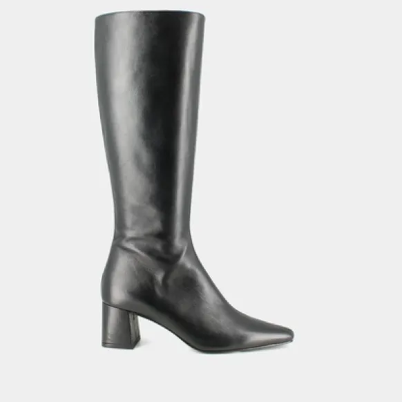 Bottes à talons et bouts pointus