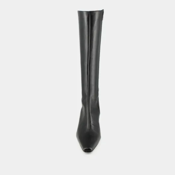 Bottes à talons et bouts pointus