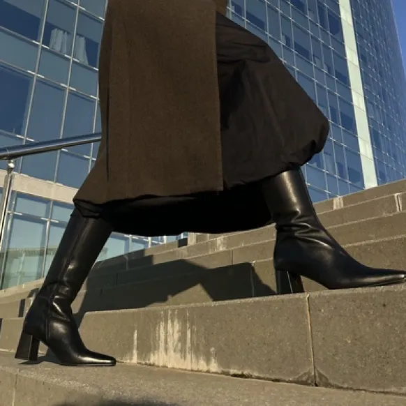 Bottes à talons et bouts pointus