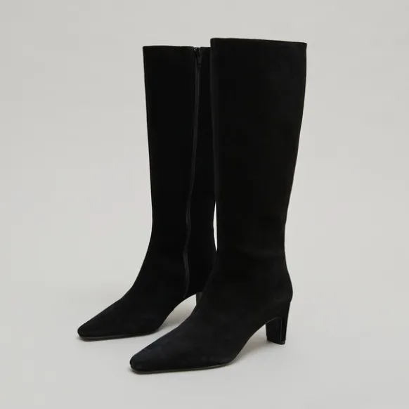 Bottes à talons et bouts pointus