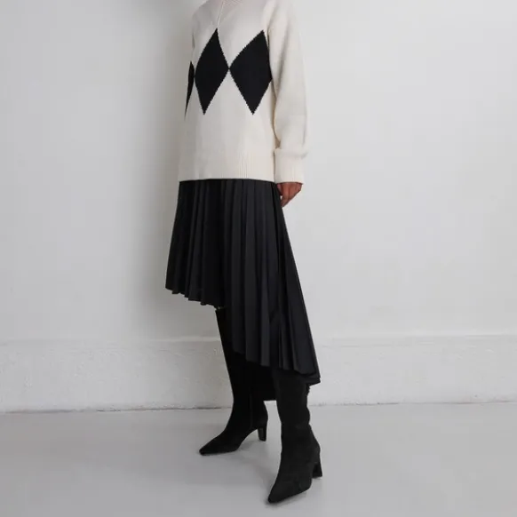 Bottes à talons et bouts pointus