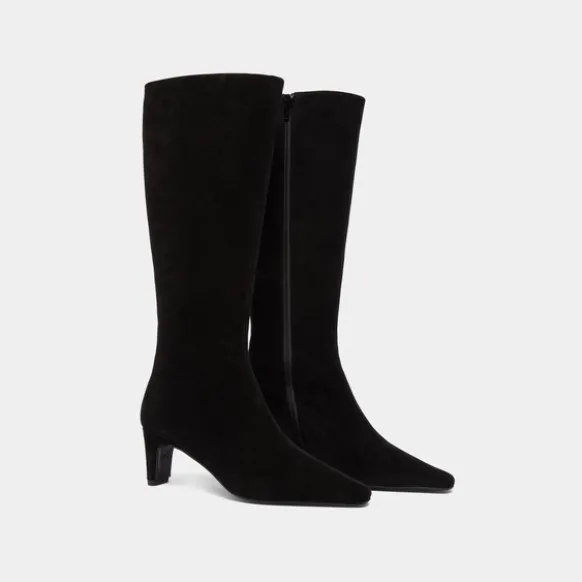 Bottes à talons et bouts pointus