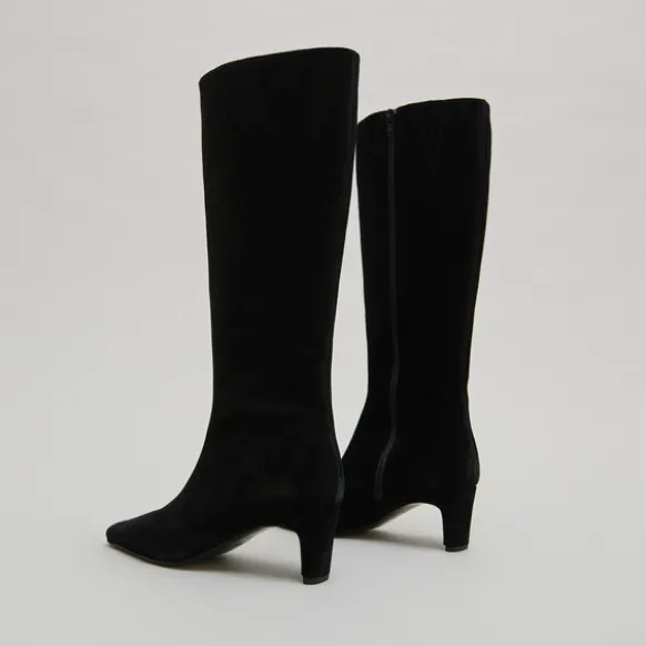 Bottes à talons et bouts pointus