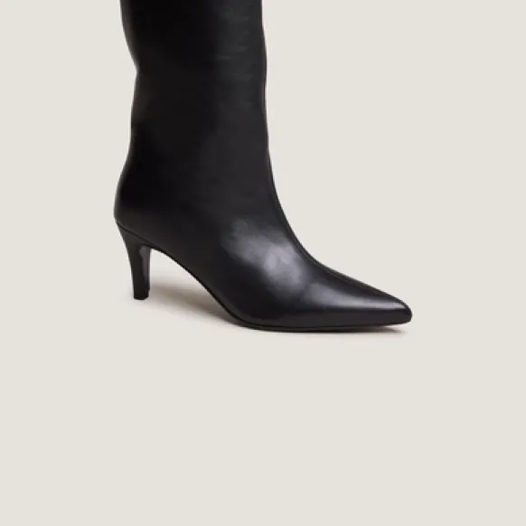 Bottes à talons et bouts pointus